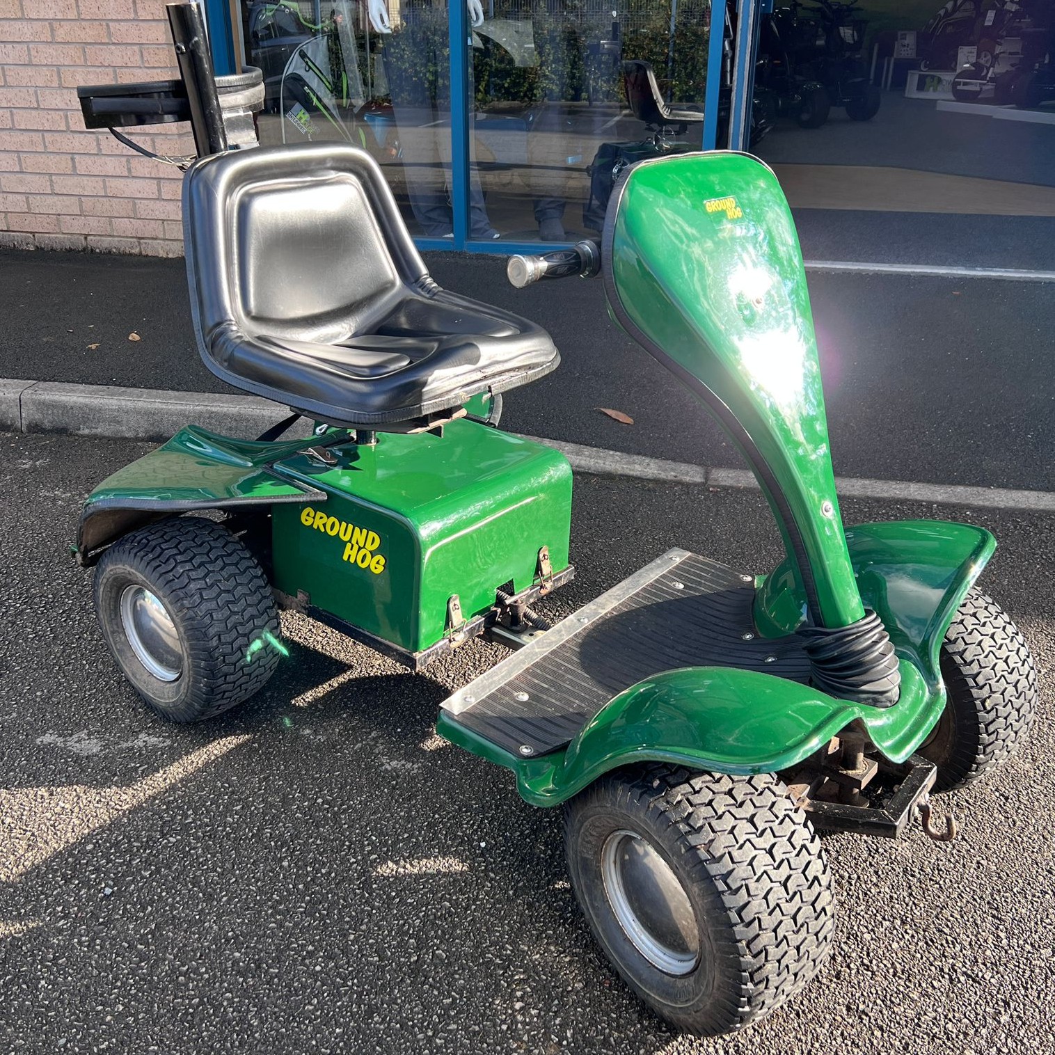 Pre-Owned - Ground Hog golf buggy